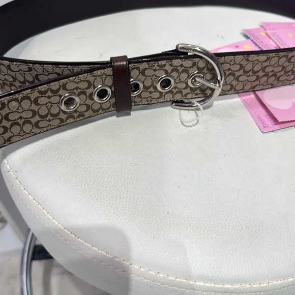 Coach Signature Belt in light brown is a beautiful accessory to any outfit. - Picture 1 of 1